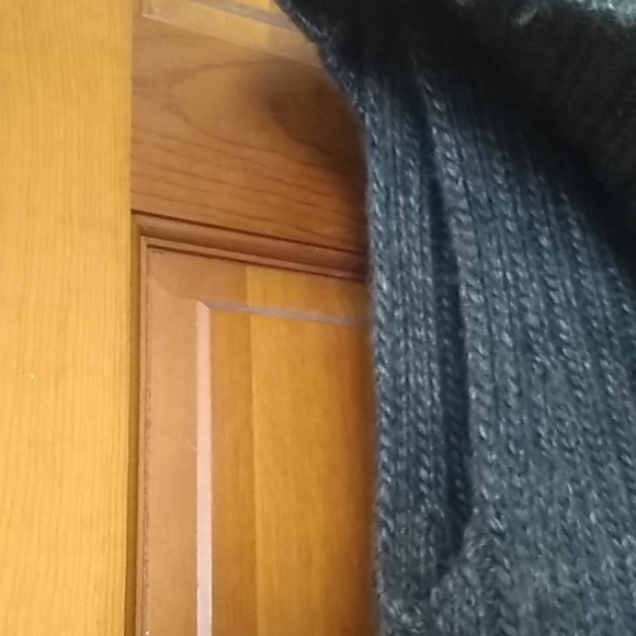 Sweater - Picture 4 of 4